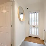 Lovely 1 Bed Apartment With Free Parking & Garden