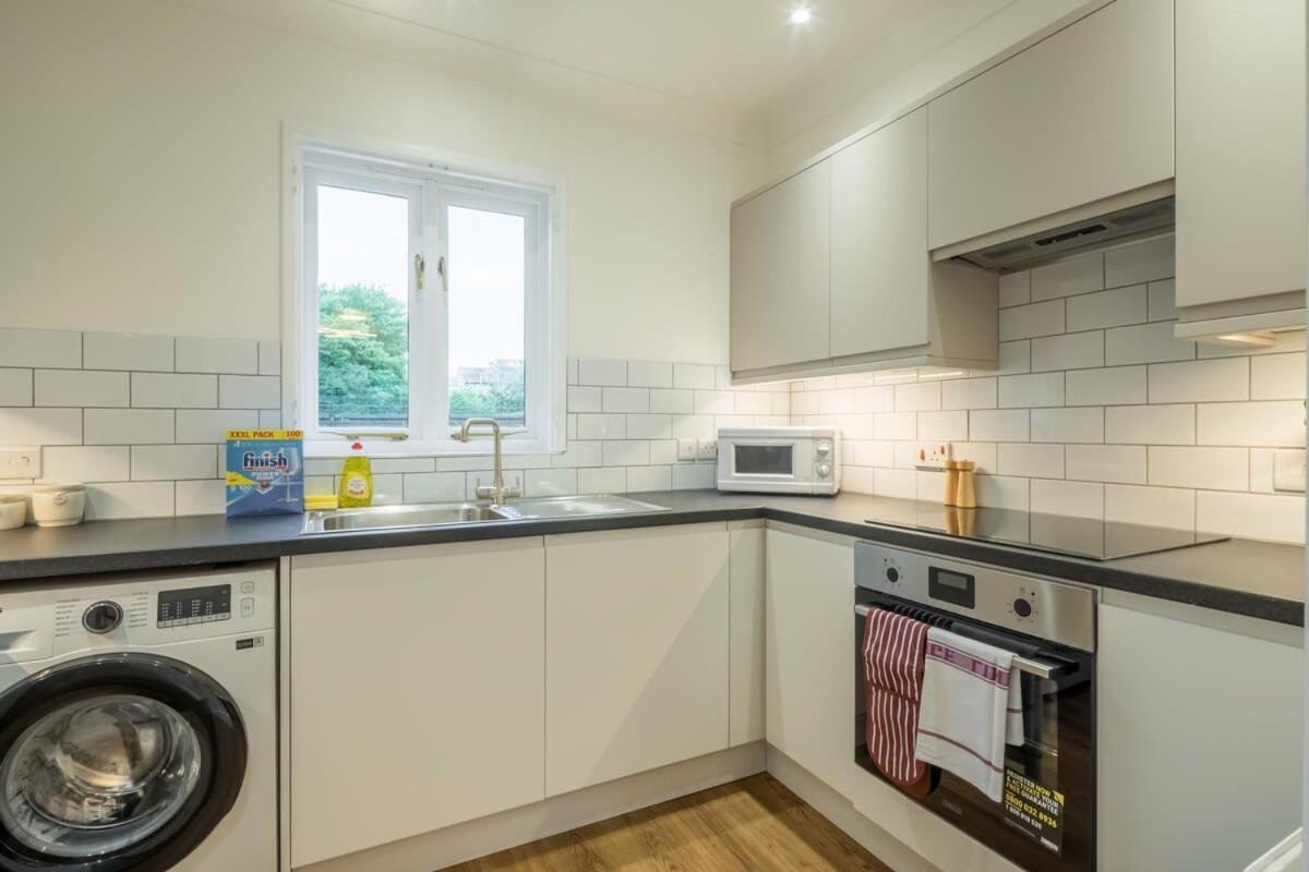 Lovely 1 Bed With Free Parking & Garden Casa de férias *